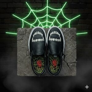 RARE Vans Classic Slip-On "Fangs" Leather - Spooky Glow Edition!